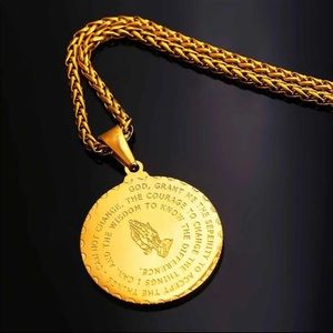 New 18K gold playing hand necklace